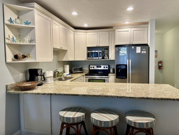 Holmes Beach Vacation end Unit Rental with Gulf View